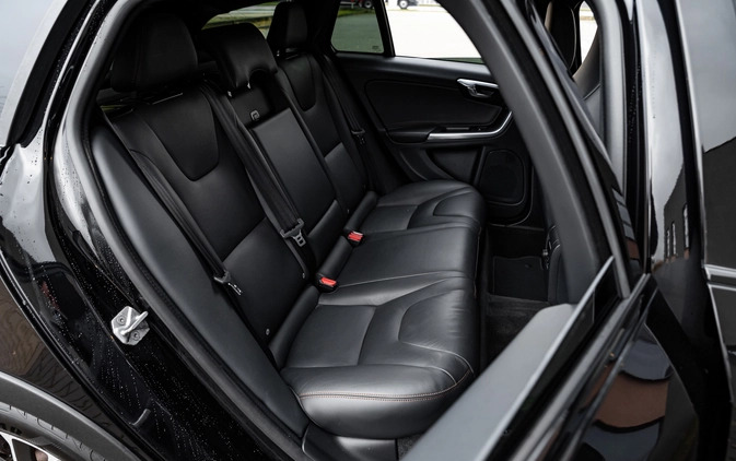 Volvo V60 Cross Country cena 87500 przebieg: 155000, rok produkcji 2015 z Suchedniów małe 781